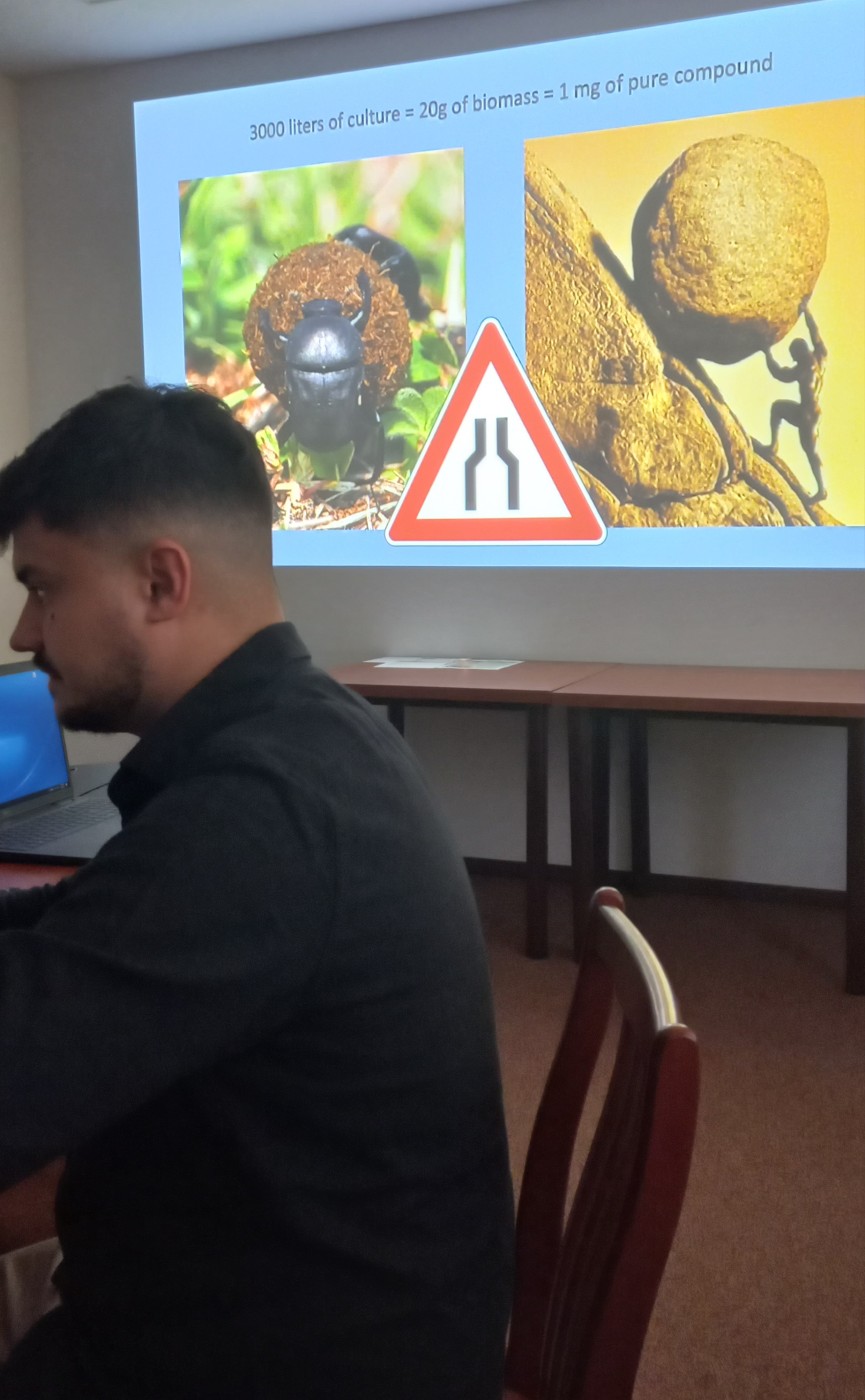 The graphic shows photos of expert Robert Konkel during presentations for workshop participants.
